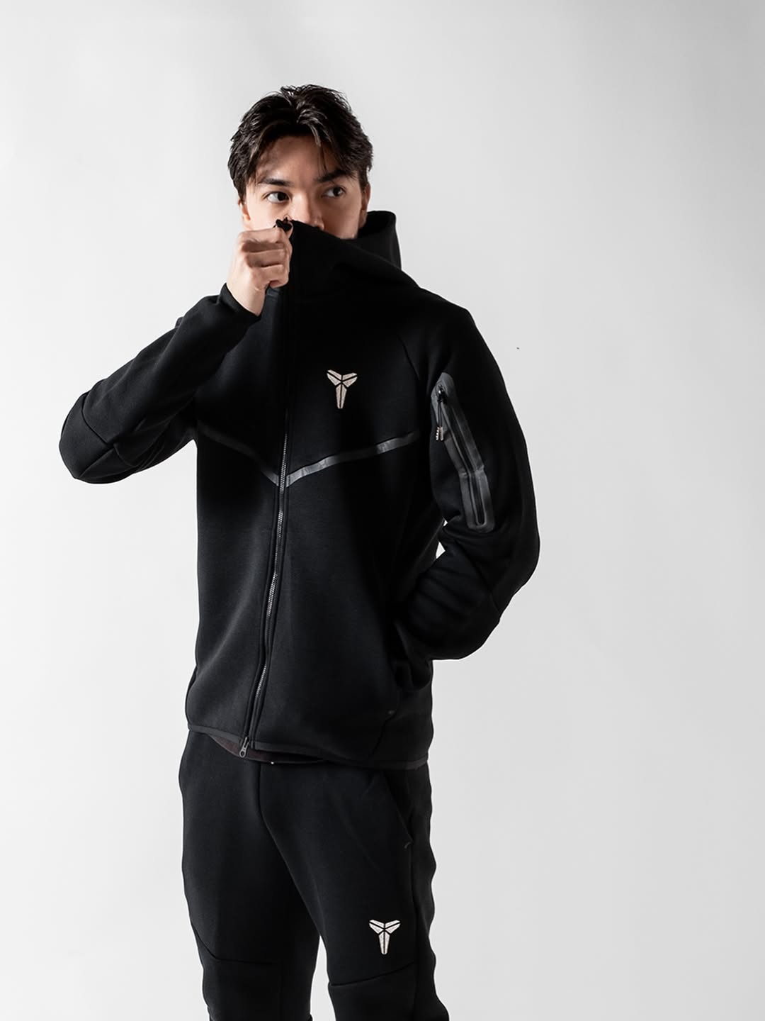 NIKE & Kobe Bryant TECH FLEECE FULL ZIP HOODIE & JOGGERS SET BLACK/BLACK 2025