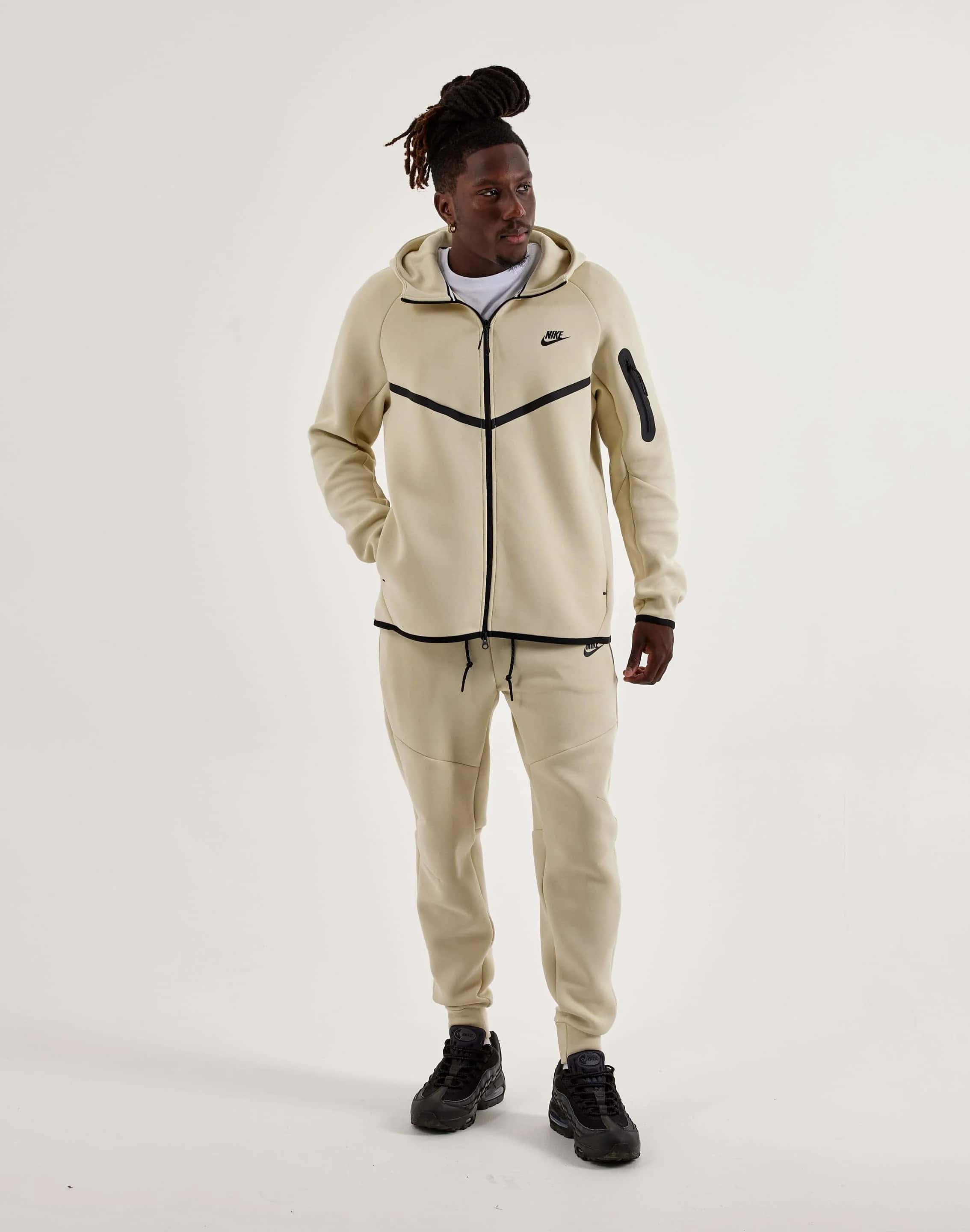 NIKE TECH FLEECE FULL ZIP HOODIE & JOGGERS SET
