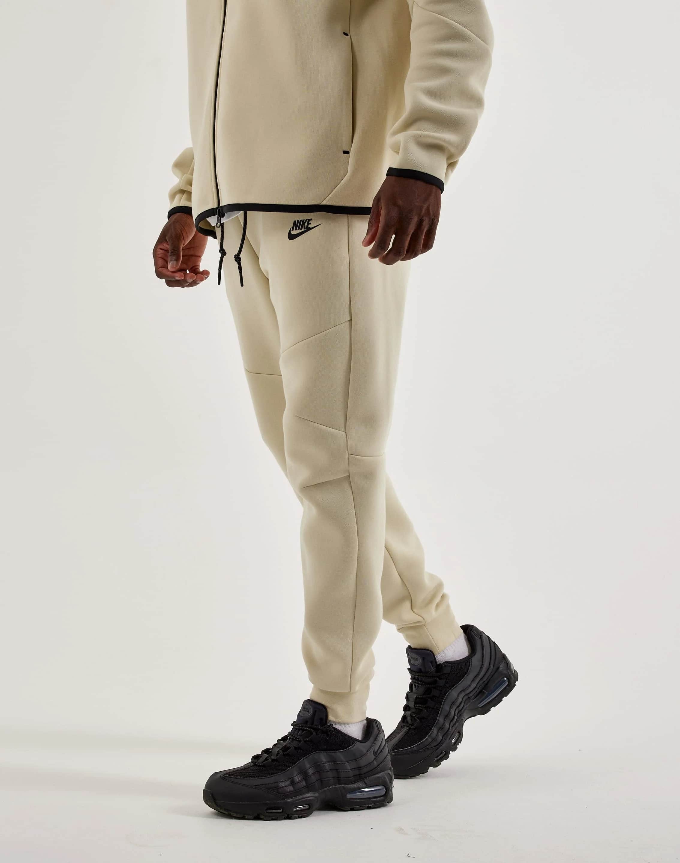 NIKE TECH FLEECE FULL ZIP HOODIE & JOGGERS SET