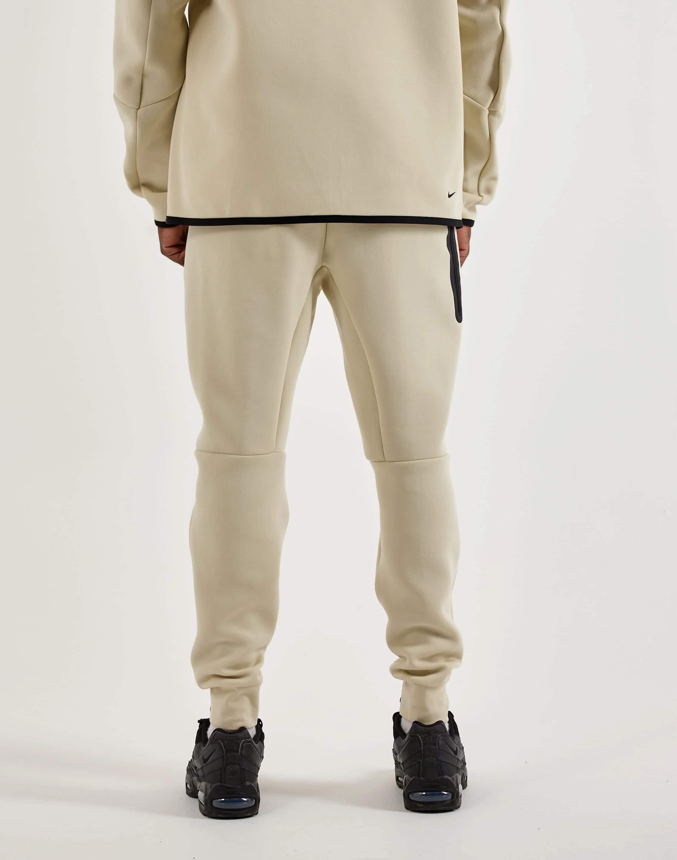 NIKE TECH FLEECE FULL ZIP HOODIE & JOGGERS SET